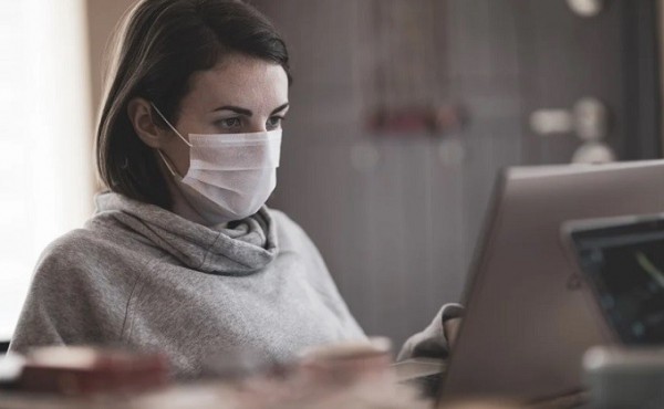 Легкие случаи ковида предлагают лечить по видеосвязи