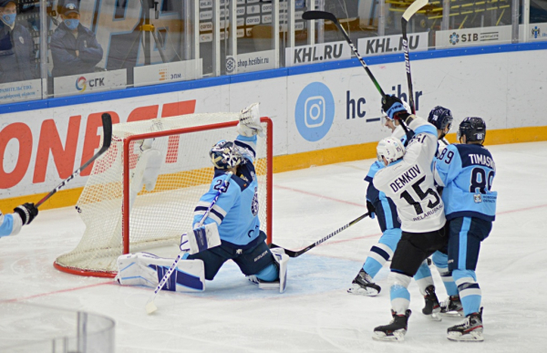 Кошмар на домашнем льду: &laquo;Сибирь&raquo; в пух и прах проиграла минскому &laquo;Динамо&raquo;
