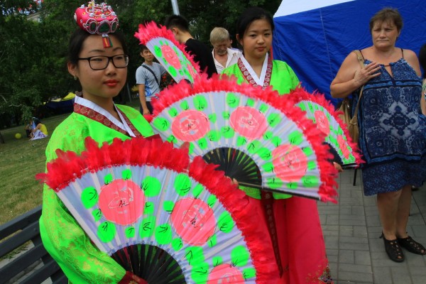 Афиша выходных: Белый фестиваль, показ мод и корейский косплей айдолов Афиша выходных: Белый фестиваль, показ мод и корейский косплей айдолов