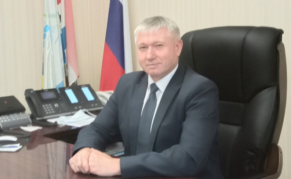 Человек ищет, где лучше