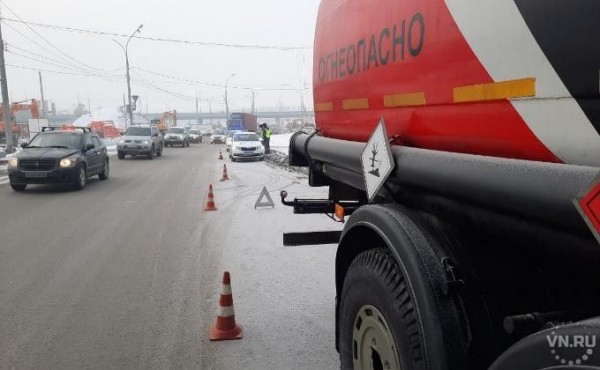 Бензовоз раздавил мужчину на Ипподромской магистрали Бензовоз раздавил мужчину на Ипподромской магистрали