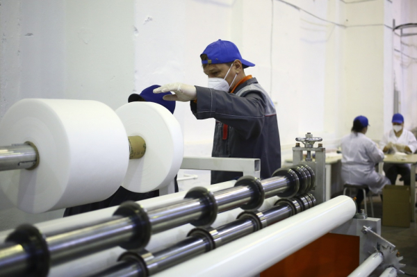 Маски с серебром от вирусов начали выпускать в Новосибирске Маски с серебром от вирусов начали выпускать в Новосибирске