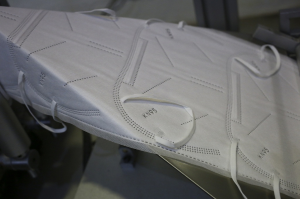 Маски с серебром от вирусов начали выпускать в Новосибирске Маски с серебром от вирусов начали выпускать в Новосибирске