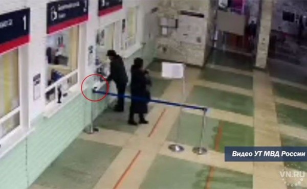 Во флакон с лекарствами спрятал пенсионер «симки» из найденного смартфона Во флакон с лекарствами спрятал пенсионер «симки» из найденного смартфона