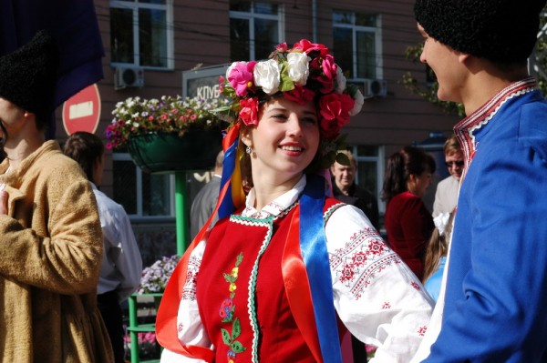 Афиша выходных: Белый фестиваль, показ мод и корейский косплей айдолов Афиша выходных: Белый фестиваль, показ мод и корейский косплей айдолов