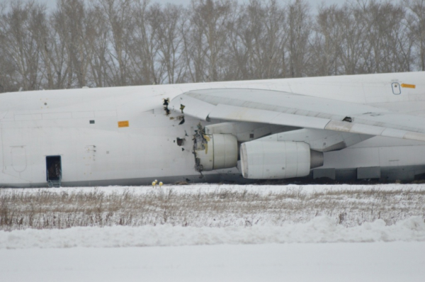 Ан-124 в аэропорту Толмачево выкатился за пределы взлетной полосы