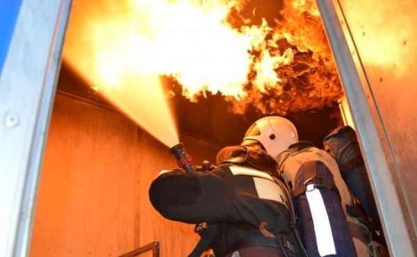 Пожар в 27-этажной высотке тушили пожарные Новосибирска