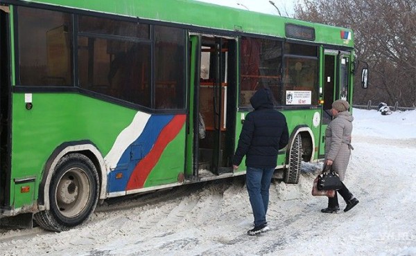 Порвал ухо водителю автобуса неадекватный пассажир в Бердске