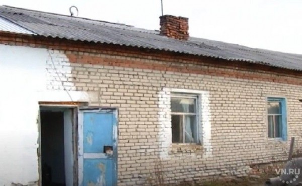 Из ветхого в аварийное жилье переселили людей в Мошковском районе