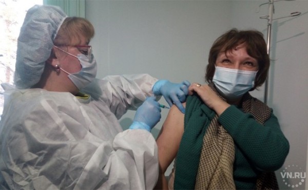 Вакциной «Вектора» начали прививать от коронавируса в Новосибирской области Вакциной «Вектора» начали прививать от коронавируса в Новосибирской области