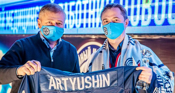 "Сибирь" и "Сибирский антрацит" наградили лучшего врача ноября