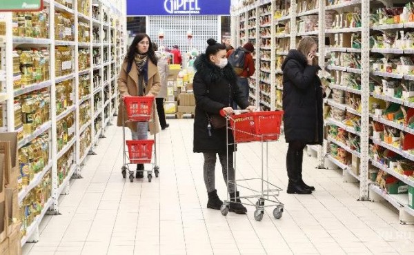 Стоимость предновогоднего минимального набора продуктов назвал Новосибирскстат