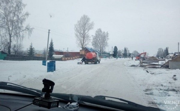 Пять суток без питьевой воды живет деревня в Колыванском районе Пять суток без питьевой воды живет деревня в Колыванском районе