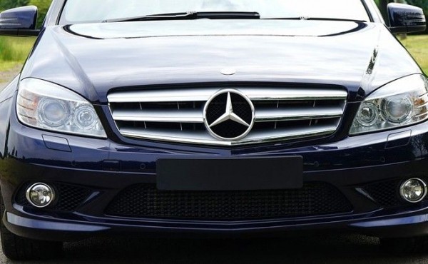 Сантехник пообещал Mercedes и обманул на миллион подругу-пенсионерку Сантехник пообещал Mercedes и обманул на миллион подругу-пенсионерку