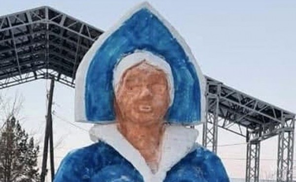 Снегурочку из Татарска назвали сестрой ужасной Аленки из Воронежа