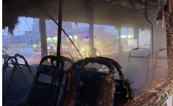 Троллейбус вспыхнул на площади Маркса в Новосибирске