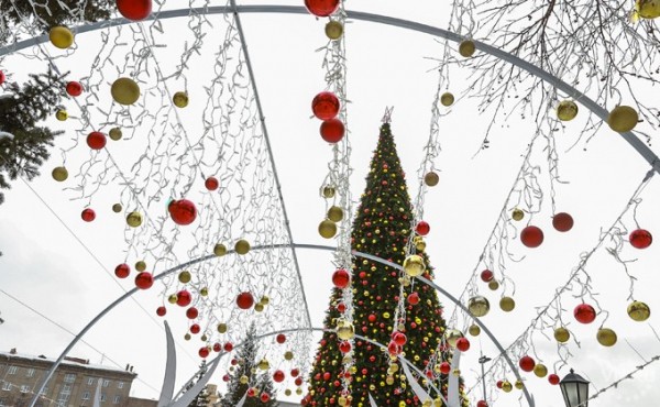 У кого длиннее: сравниваем главные елки сибирских городов У кого длиннее: сравниваем главные елки сибирских городов