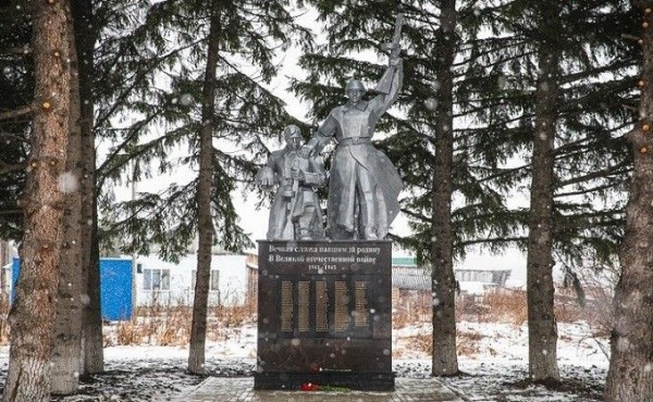 &laquo;Сибантрацит&raquo; отреставрировал монумент воинам Великой Отечественной войны в селе Елбаши