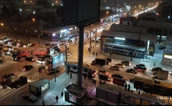 &laquo;Праздник к нам приходит&raquo;: дичайшие пробки 10 баллов в Новосибирске 