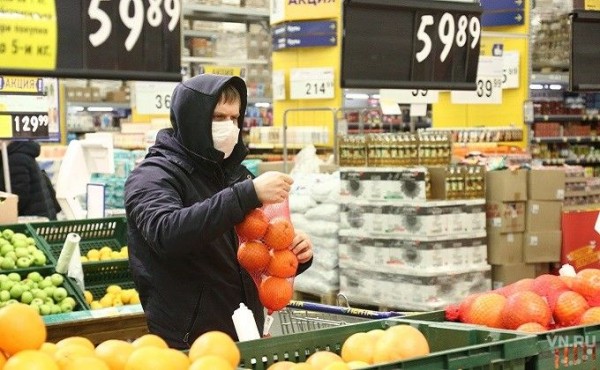 Живых продавцов и дальних магазинов избегают новосибирцы