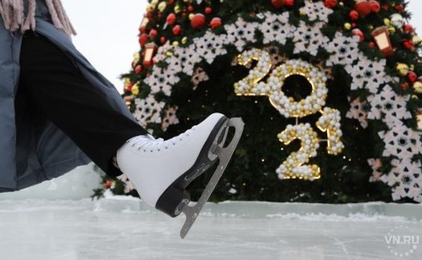 Треснул из-за лютых морозов самый скандальный каток Новосибирска Треснул из-за лютых морозов самый скандальный каток Новосибирска