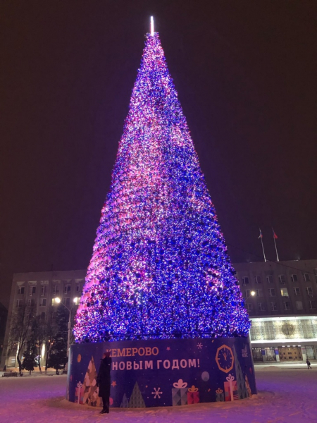 У кого длиннее: сравниваем главные елки сибирских городов У кого длиннее: сравниваем главные елки сибирских городов