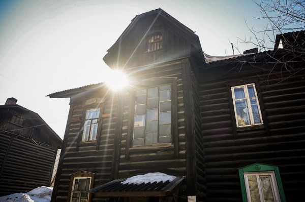 Реновация в центре: на Нарымской сносят двухэтажки 1927 года постройки Реновация в центре: на Нарымской сносят двухэтажки 1927 года постройки