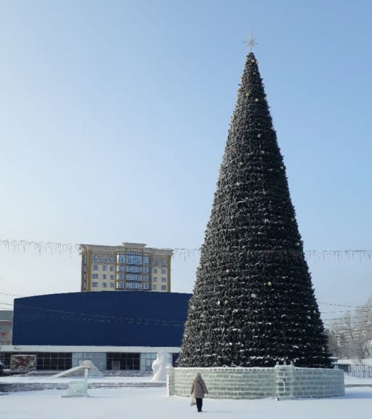 У кого длиннее: сравниваем главные елки сибирских городов У кого длиннее: сравниваем главные елки сибирских городов