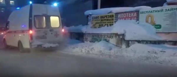 Молодых хоккеистов эвакуировали из-за пожара в сауне по соседству со спорткомплексом