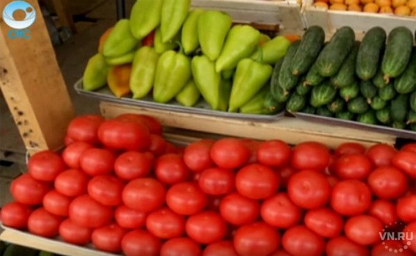 Огурцы и помидоры подорожали из-за сильных морозов в Новосибирске Огурцы и помидоры подорожали из-за сильных морозов в Новосибирске