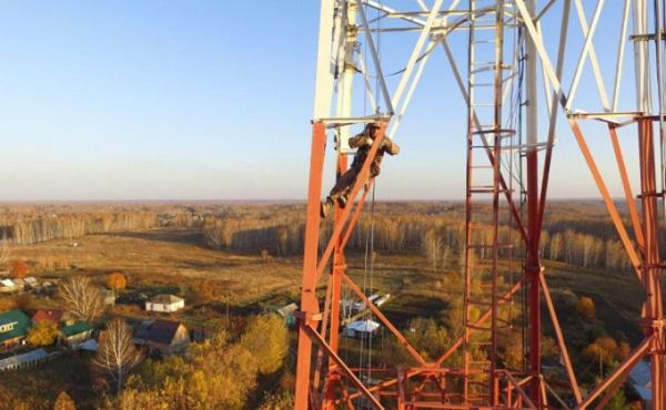 &laquo;Боюсь всегда, когда выхожу на веревку&raquo; - как промальпинисты моют небоскребы