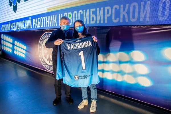 "Сибирь" и "Сибирский антрацит" наградили лучшего врача декабря