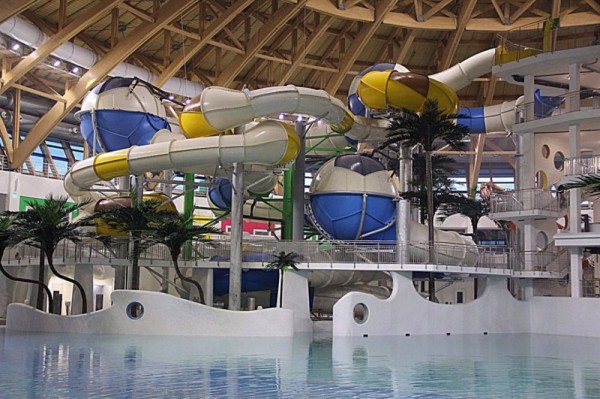 Заблокированный "неизвестными" новосибирский аквапарк закрыли на неопределённый срок Заблокированный "неизвестными" новосибирский аквапарк закрыли на неопределённый срок