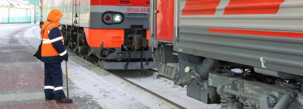 Для уборки снега на&nbsp;рельсах РЖД выводит больше тысячи работников