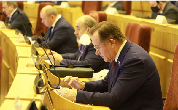 Доходы бюджета выросли в 2020 году: отчет Андрея Травникова одобрили в Заксобрании