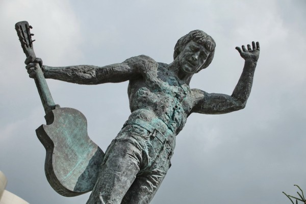 Афиша выходных: ночь в метро, несерьёзное кино и свистопляска в музее Афиша выходных: ночь в метро, несерьёзное кино и свистопляска в музее