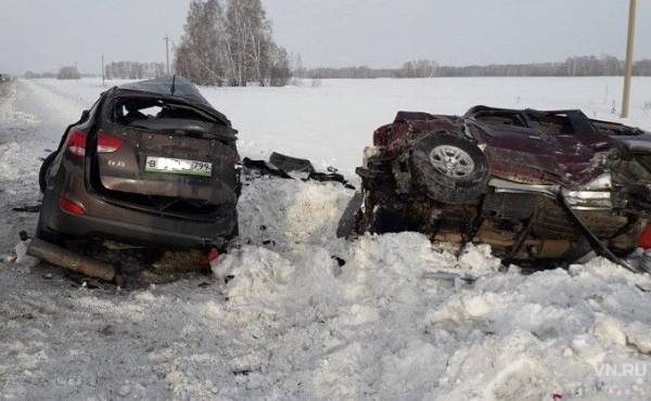 Три человека погибли в столкновении кроссоверов на Чуйском тракте Три человека погибли в столкновении кроссоверов на Чуйском тракте