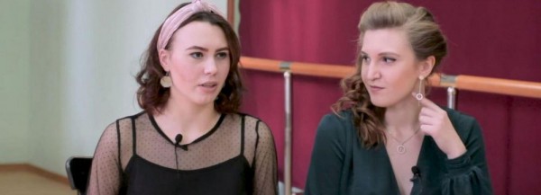 Две красавицы-актрисы ходят по театрам и снимают закулисье для YouTube Две красавицы-актрисы ходят по театрам и снимают закулисье для YouTube