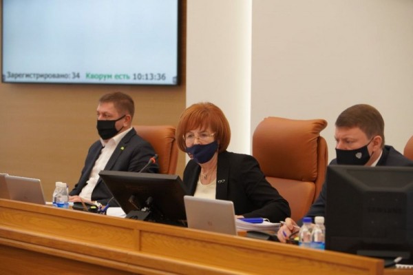 Полиция ищет устроителя фейерверка у машины спикера красноярского горсовета Полиция ищет устроителя фейерверка у машины спикера красноярского горсовета