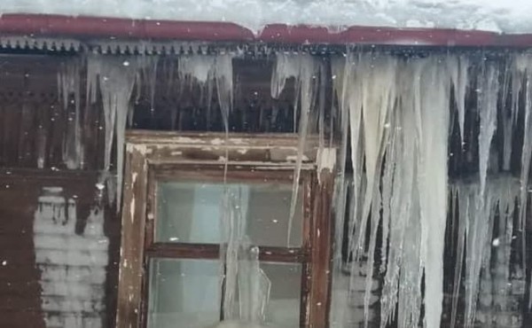 Памятник архитектуры в Новосибирске опять зарос льдом Памятник архитектуры в Новосибирске опять зарос льдом