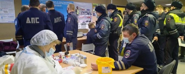 В Новосибирске автоинспекторы организовали акцию по сбору донорской крови «Подари жизнь!» В Новосибирске автоинспекторы организовали акцию по сбору донорской крови «Подари жизнь!»