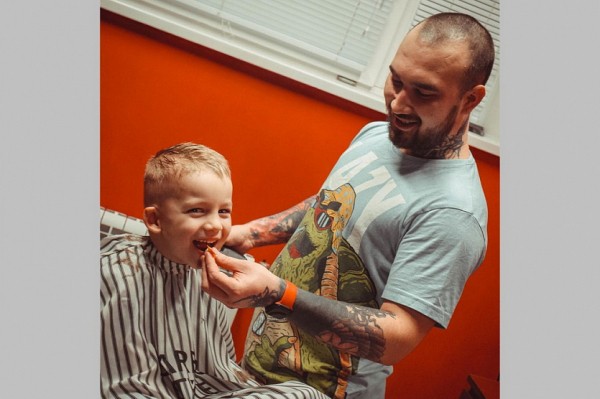 «Усатый нянь»: истории мужчин, которые выбрали себе милые профессии «Усатый нянь»: истории мужчин, которые выбрали себе милые профессии