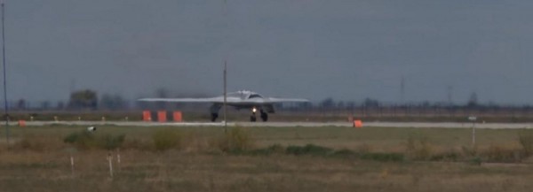 Три беспилотных стелс-бомбардировщика «Охотник» соберут в Новосибирске Три беспилотных стелс-бомбардировщика «Охотник» соберут в Новосибирске