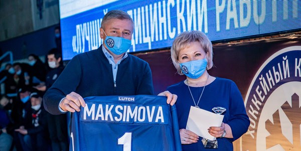 "Сибирь" и "Сибирский антрацит" наградили лучшего врача января "Сибирь" и "Сибирский антрацит" наградили лучшего врача января