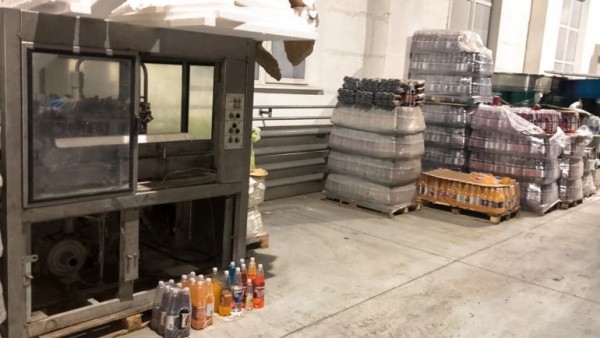 Склад с тухлой клюквой «по классике» и нелегальным пивом нашли в Новосибирске Склад с тухлой клюквой «по классике» и нелегальным пивом нашли в Новосибирске