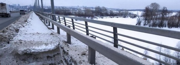 Мэр Локоть потребовал не&nbsp;сбрасывать снег с&nbsp;мостов на&nbsp;лёд Оби