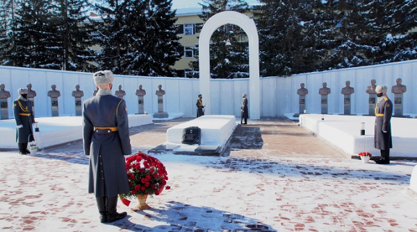 Андрей Травников поздравил курсантов и преподавателей НВВКУ с 23 февраля Андрей Травников поздравил курсантов и преподавателей НВВКУ с 23 февраля