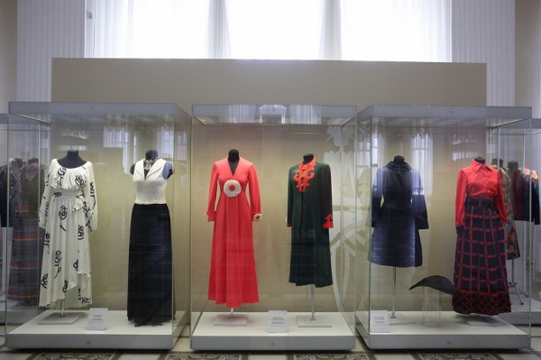 Голливудский шик: платья американских актрис показали новосибирцам