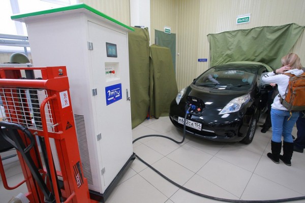 Быстрый зарядный блок для электромобилей разработали учёные НГТУ