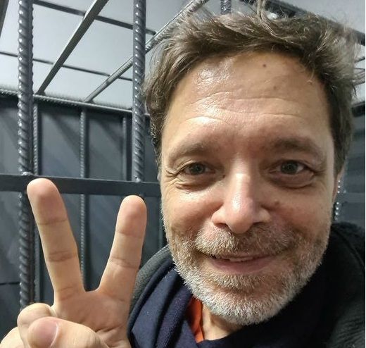 Новосибирского блогера Тимура Ханова арестовали на семь суток за организацию митинга с помощью гипноза